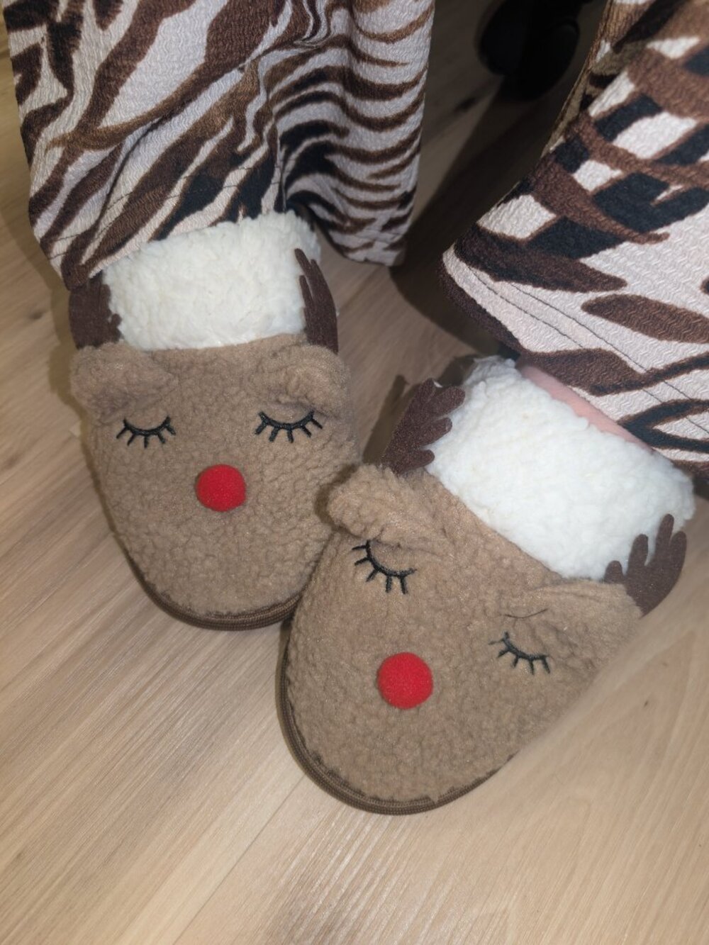 Rudolph Sherpa Slippers Cozy Reindeer Christmas House Shoes Women‎ S–XL - Picture 3 of 7